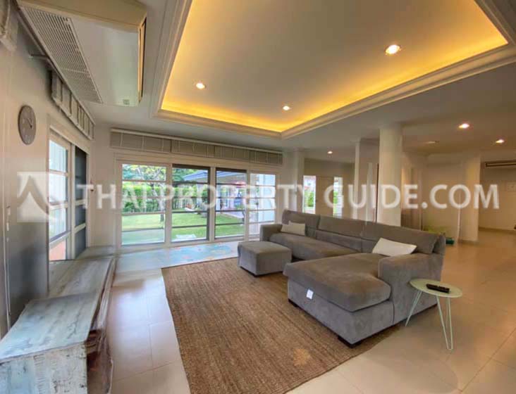 House with Private Pool in Bangnatrad 